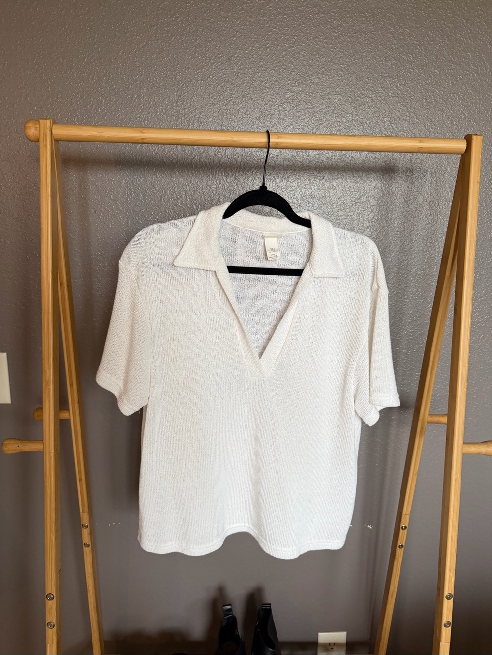 H&M White Short-Sleeve Open V-Neck Polo Top